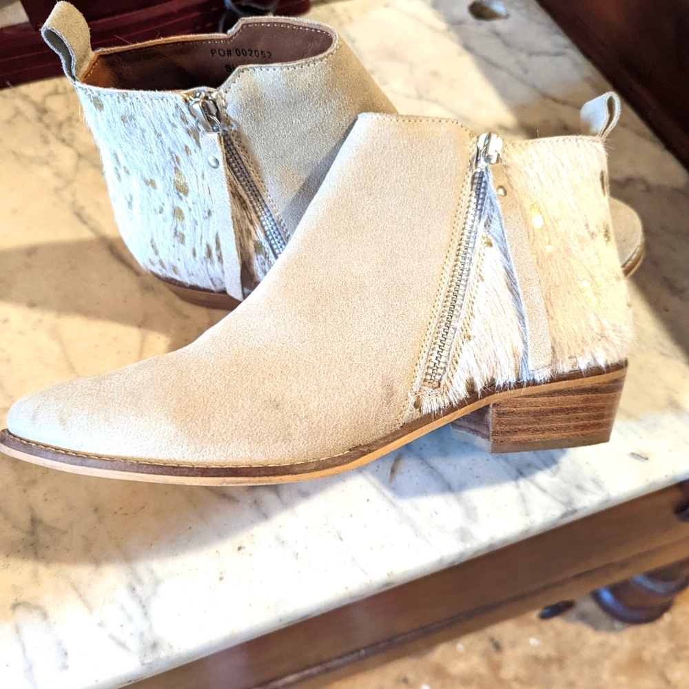 Cowhide and suede booties